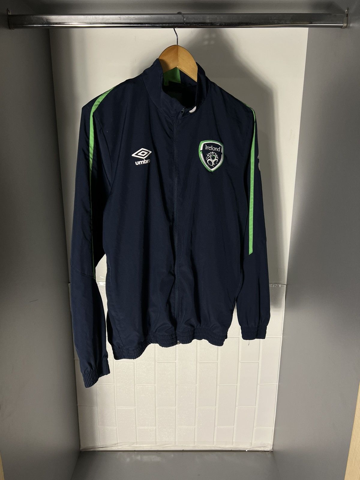 Umbro VINTAGE UMBRO IRELAND RUGBY SOCCER JERSEY RETRO BLOKE 90s Size US L / EU 52-54 / 3 - 3 Thumbnail