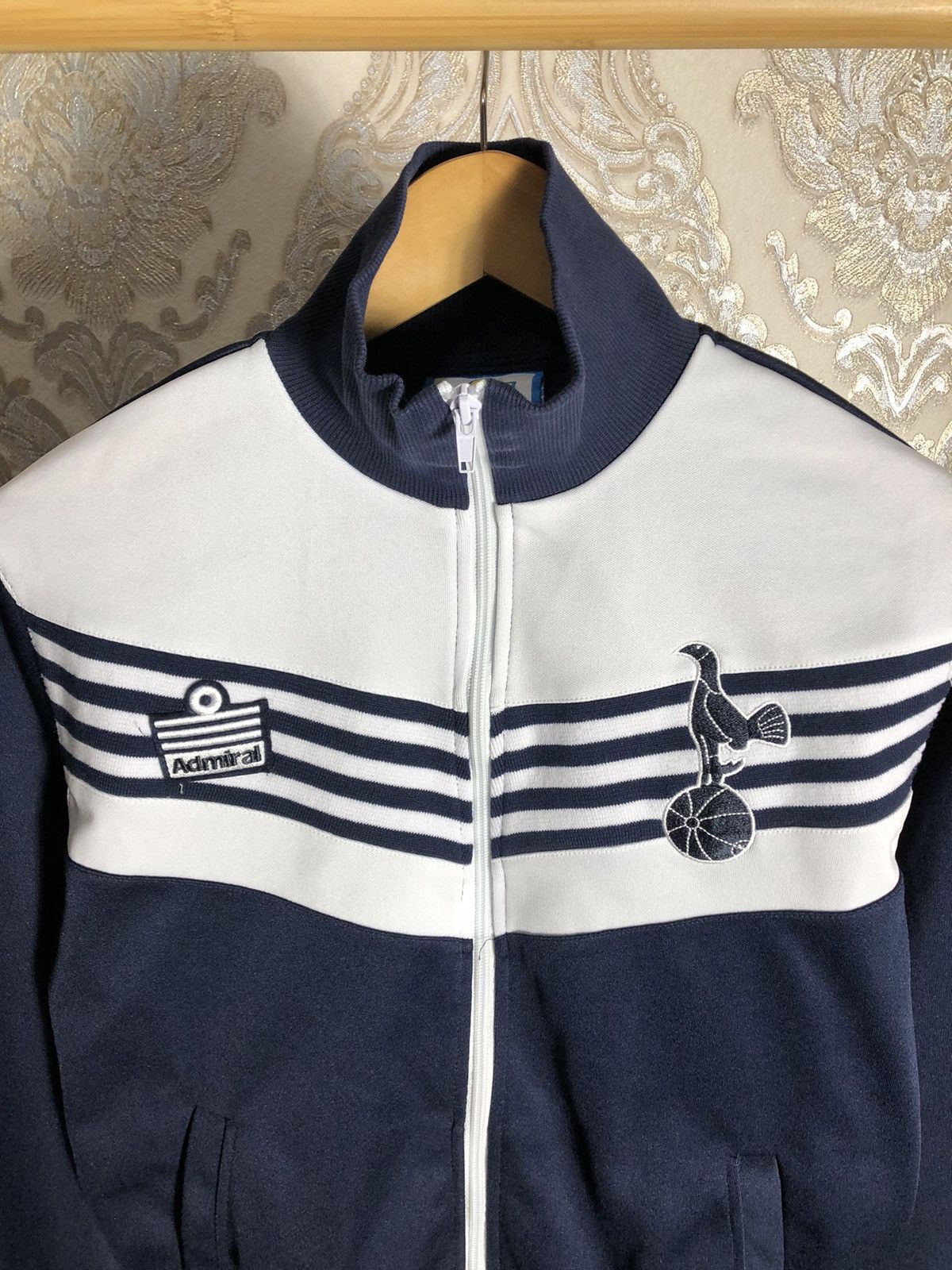 Vintage VERY RARE TOTTENHAM HOTSPUR ENGLAND SOCCER JERSEY RETRO 90s Size US S / EU 44-46 / 1 - 2 Thumbnail