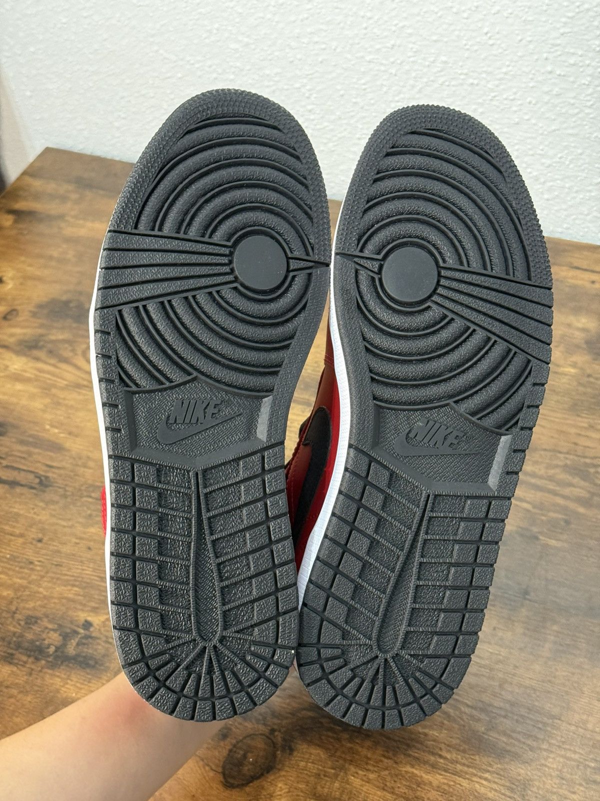 Jordan Brand × Nike Nike Air Jordan 1 Low Reverse Bred Pebbled Swoosh size 9 Size US 9 / EU 42 - 5 Thumbnail