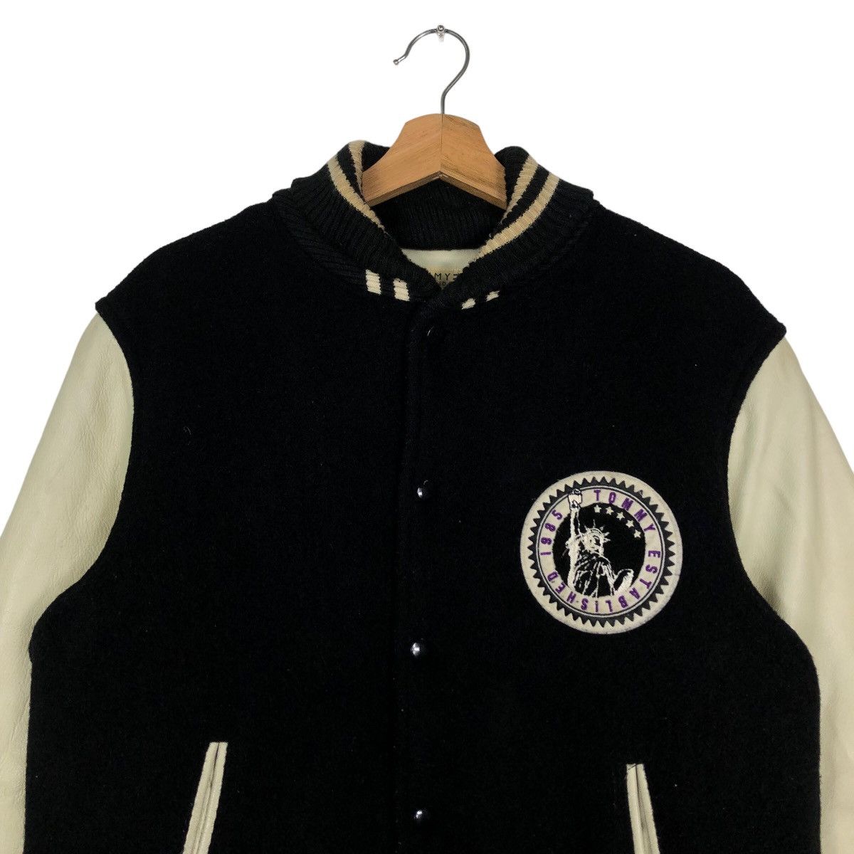 Japanese Brand 🔥90s Vintage Varsity Jacket Tommy Hilfiger Leather Handling Size US L / EU 52-54 / 3 - 2 Thumbnail