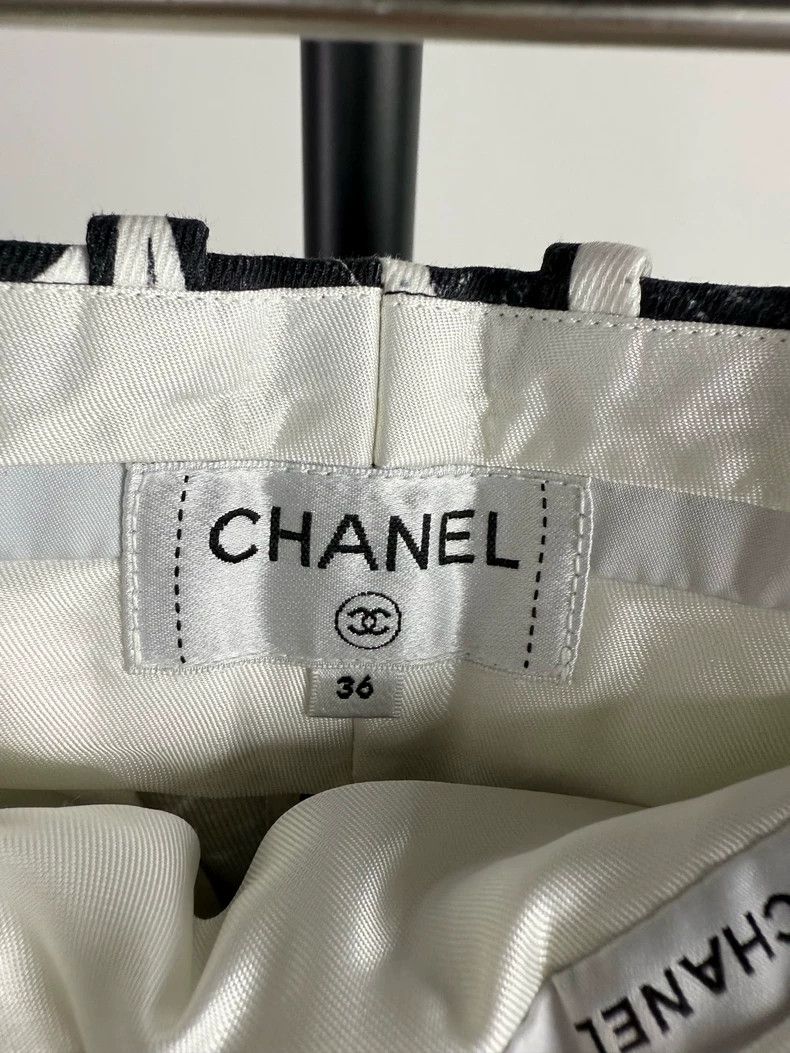 Chanel Chanel Classic letter logo shorts Size 24" / US 00 / IT 34 - 7 Thumbnail