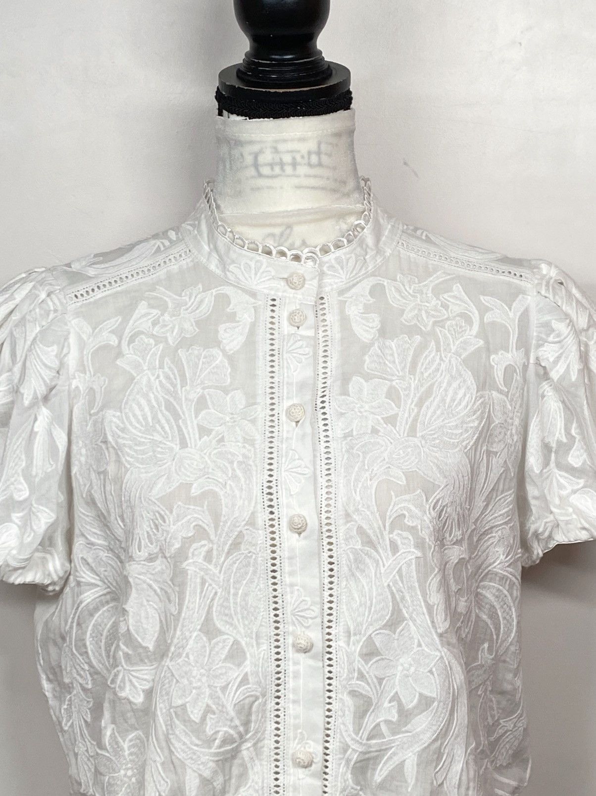 Alice + Olivia ALICE + OLIVIA Loryn Embroidered Short-Sleeve Blouse size XL Size XL / US 12-14 / IT 48-50 - 8 Thumbnail