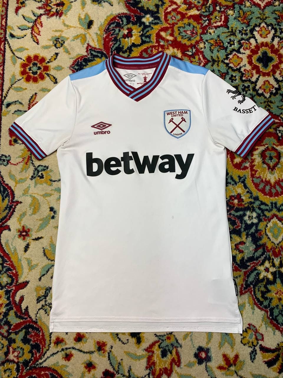Umbro WEST HAM 2019 2020 AWAY FOOTBALL SHIRT SOCCER JERSEY UMBRO Size US S / EU 44-46 / 1 - 1 Thumbnail
