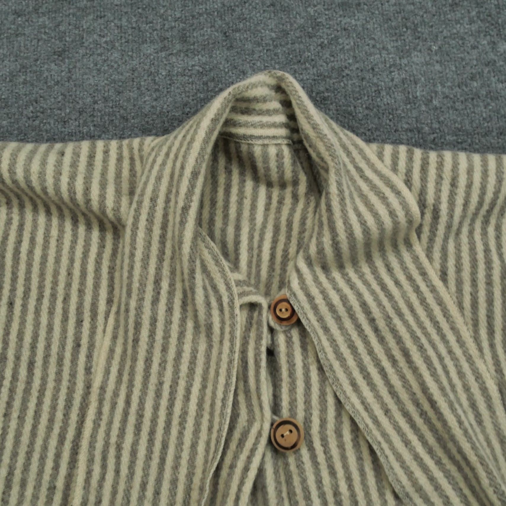 Vintage Artesanias Poncho Womens Adult Grey Tan Built In Scarf Wool Made In Mexico FR Size ONE SIZE - 3 Thumbnail