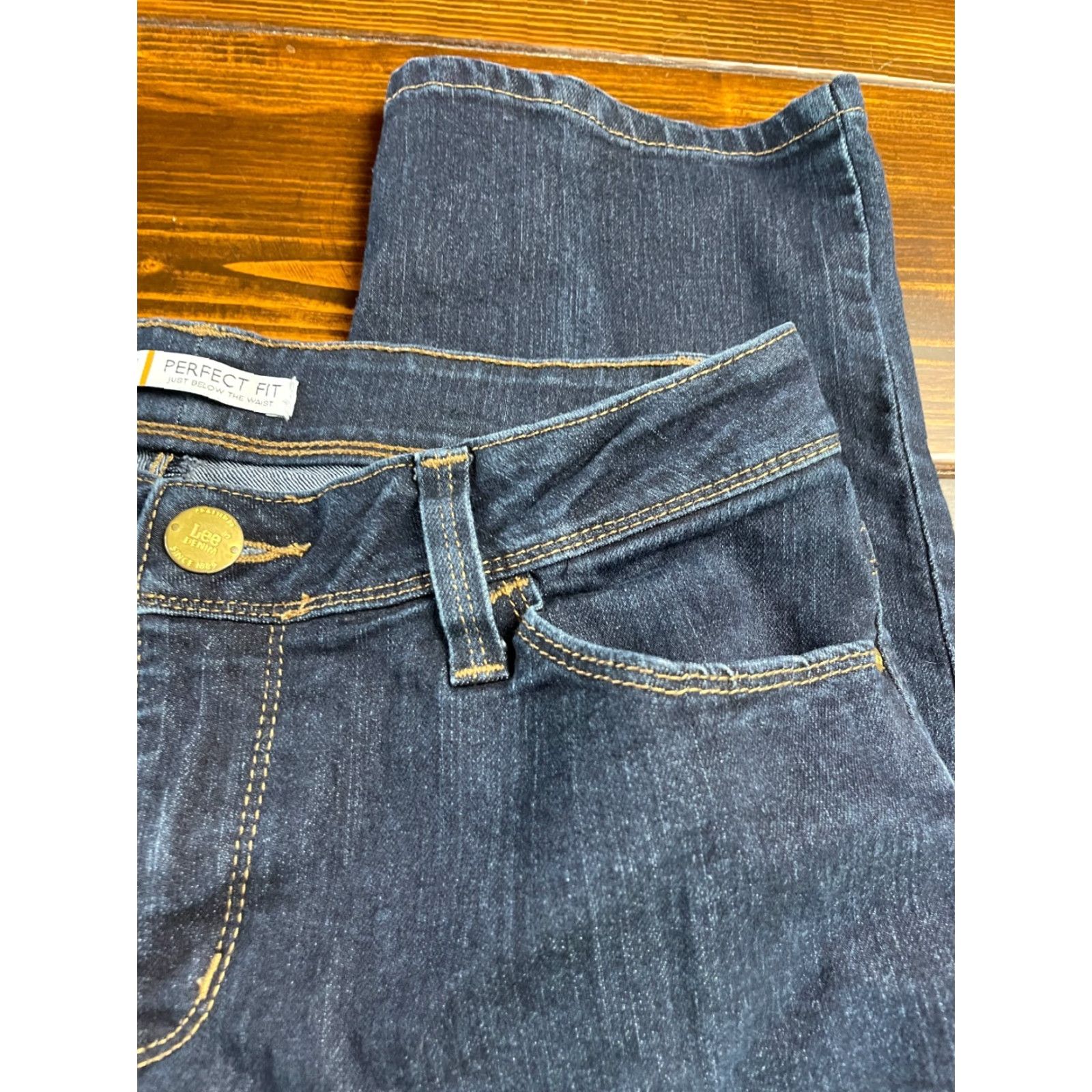 Lee VINTAGE? No. LeeJeans Women's Size 32 Blue Denim Straight Leg Jeans 32 Regular Inseam 29 Mid Waist Dark Wash Pockets Size 24" / US 00 / IT 34 - 2 Thumbnail