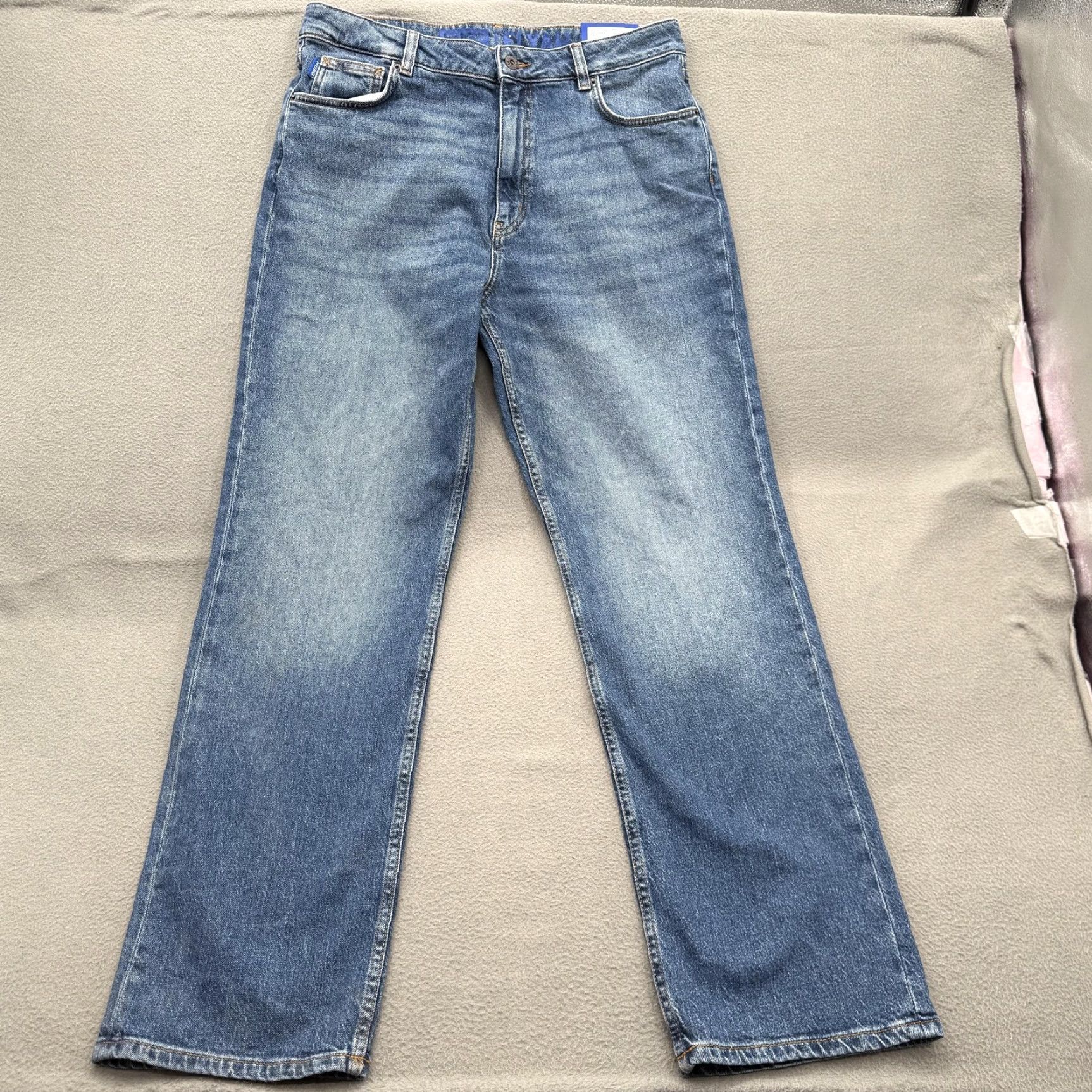 Hugo Boss HUGO Jeans Elyah Straight Women 30x32 Blue Denim Logo Patch Mid Wash 5-Pocket Size 30" / US 8 / IT 44 - 2 Thumbnail