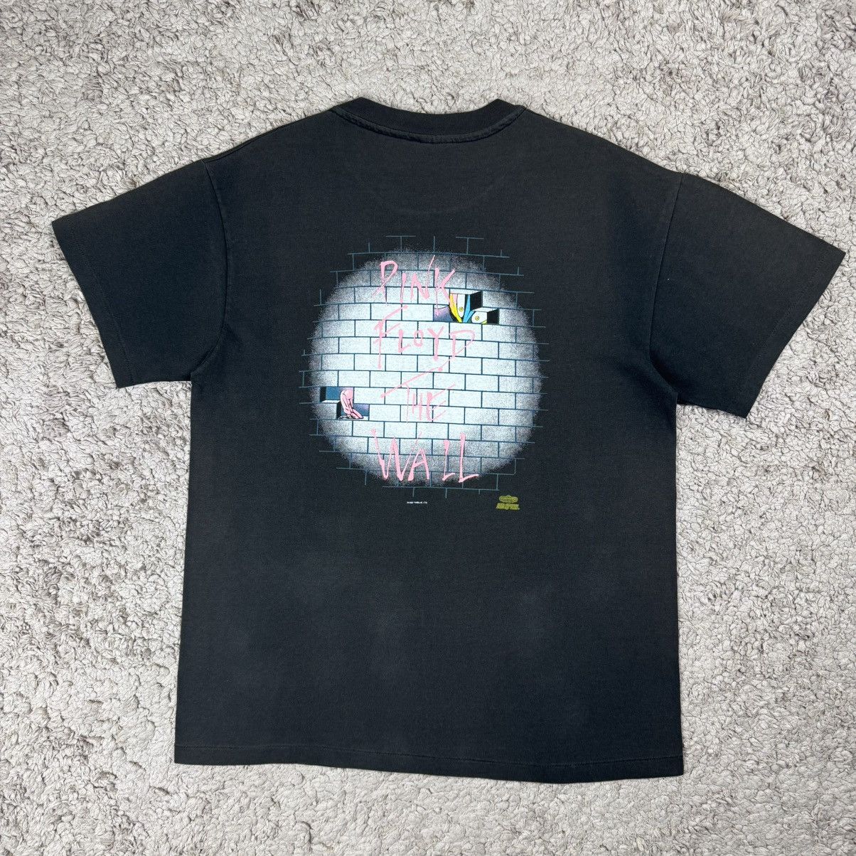 Band Tees Vintage Faded Pink Floyd The Wall "Marching Hammers" T-shirt Size US L / EU 52-54 / 3 - 2 Thumbnail