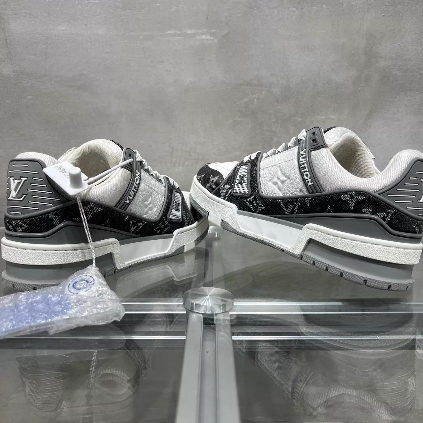 Louis Vuitton LV Trainer Gray & White Denim UK1.5 (35.5) Size US 5 / IT 35 - 5 Thumbnail