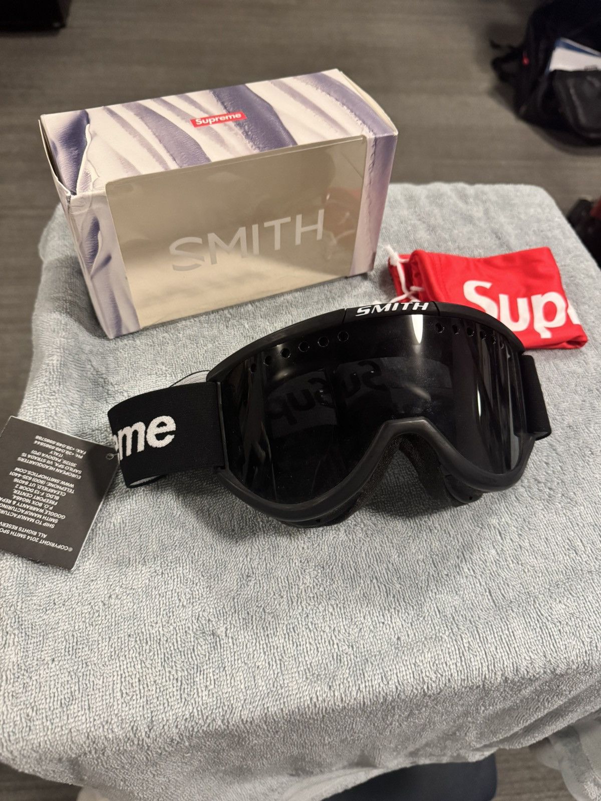 Supreme 15A × SMITH CARIBOO GOGG Supreme Smith Cariboo OTG Red - FW15 - US