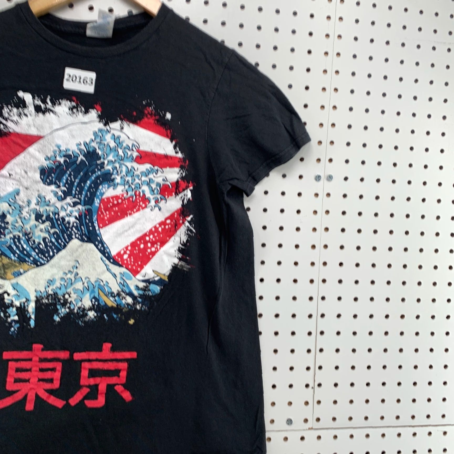 Delta VINTAGE The Great Wave Off Kanagawa Shirt Mens Small Black Short Sleeve 17X25.5 Kanagawa Wave Shirt Mens Small Black 17X25.5 Size US S / EU 44-46 / 1 - 4 Thumbnail