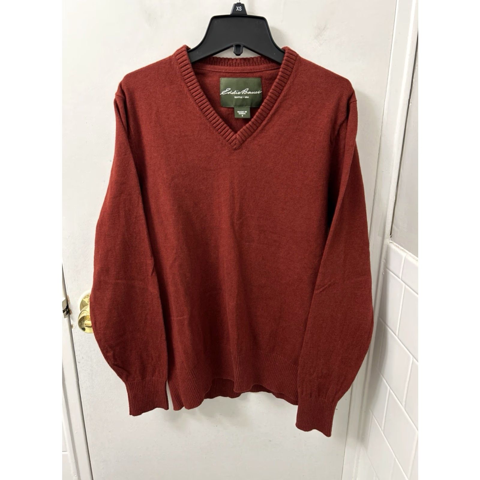 Eddie Bauer Eddie Bauer Sweater V-Neck Mens Size S Red Cashmere Cotton Knit Pullover L/S Regular Size US S / EU 44-46 / 1 - 2 Thumbnail