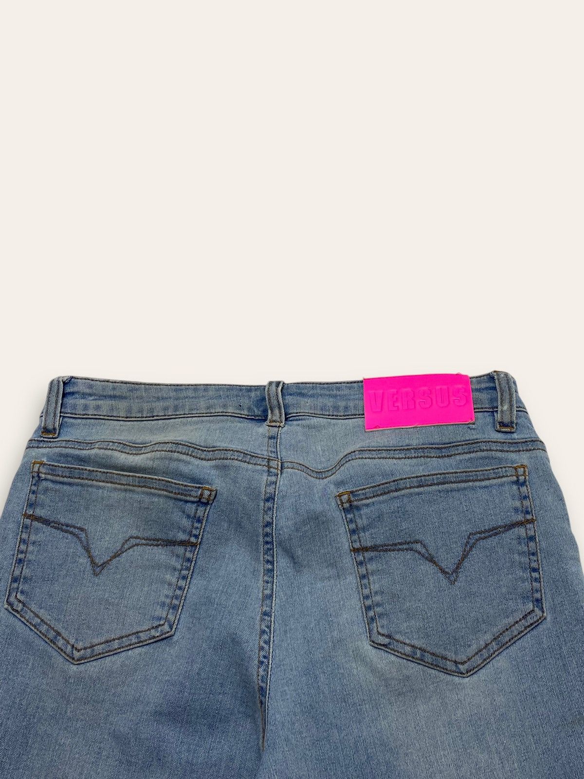 Jean Vintage VERSUS VERSACE Blue Animal Patch Jeans Slim Y2K Size 31" - 12 Thumbnail