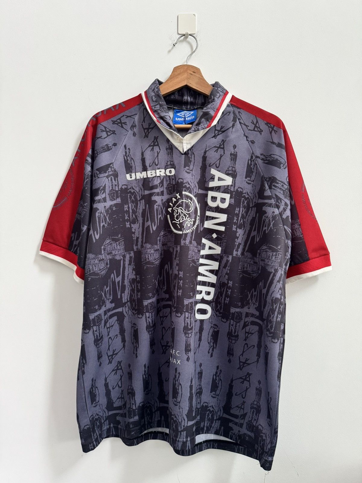 Umbro 1996/97 AJAX VINTAGE UMBRO AWAY FOOTBALL SHIRT JERSEY XL Size US XL / EU 56 / 4 - 1 Thumbnail