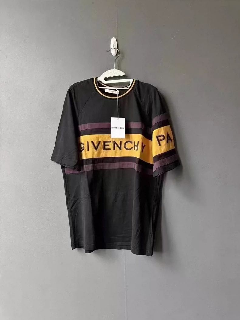 Givenchy Givenchy Embroidered Logo Short Sleeve Size US XL / EU 56 / 4 - 1 Thumbnail