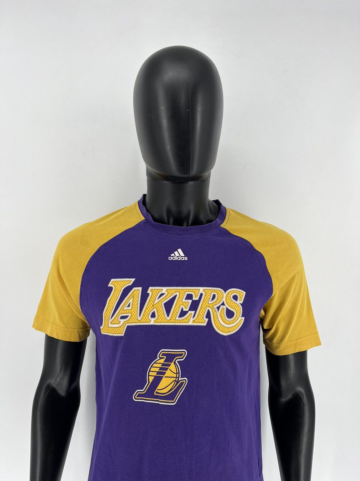 Adidas 🔷Vintage Adidas L.A. Lakers Kobe Bryant #24 T-shirt🔷 Size US M / EU 48-50 / 2 - 1 Thumbnail