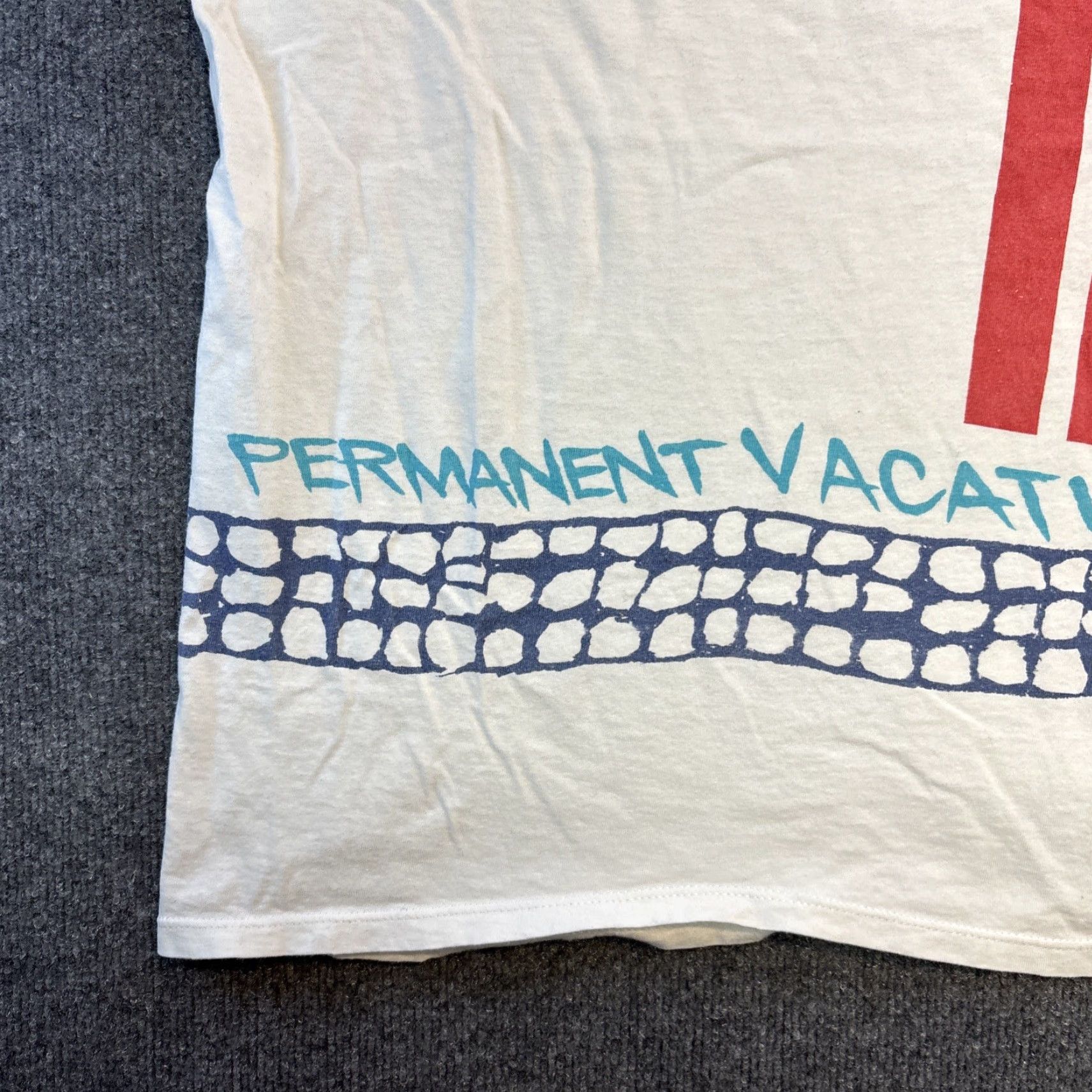 Jantzen VINTAGE Jantzen 90s T-Shirt Graphic Permanent Vacation Men’s S/M White T-Shirt Mens M White 90s Graphic Permanent Vacation Jantzen Shirt Size US M / EU 48-50 / 2 - 4 Thumbnail