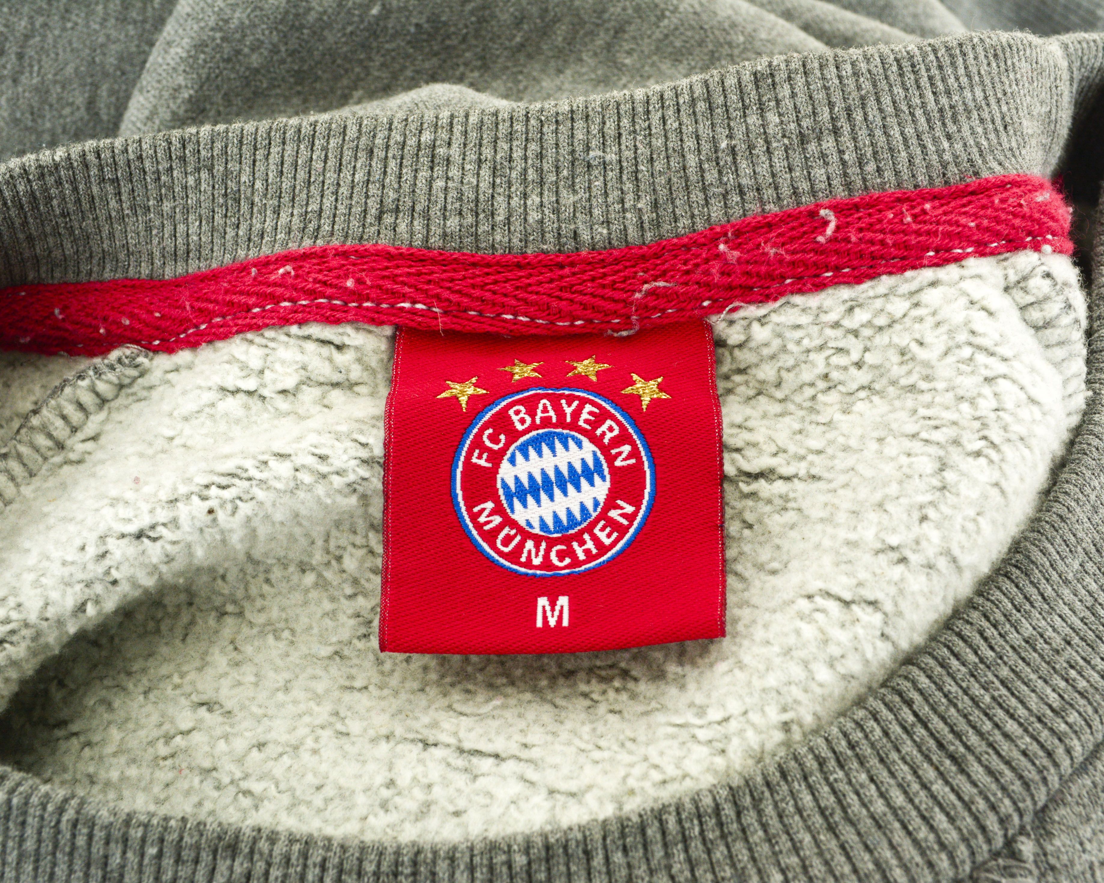 Other Bayern Munich PACK MA'S Mens M Soccer Pullover Sweatshirt Size US M / EU 48-50 / 2 - 5 Thumbnail