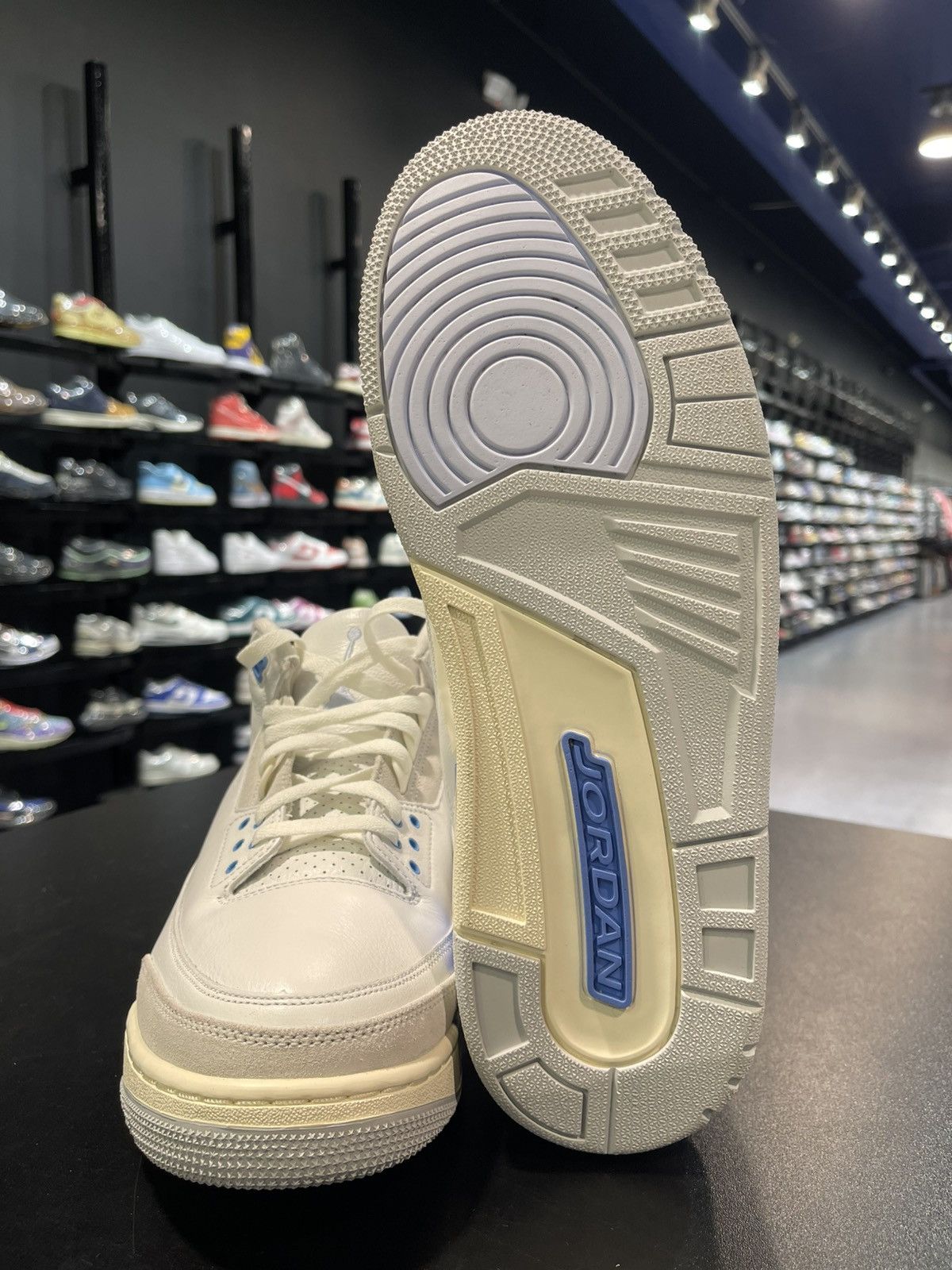 Jordan Brand Size 13 - Jordan 3 Retro Lucky Shorts Size US 13 / EU 46 - 9 Thumbnail