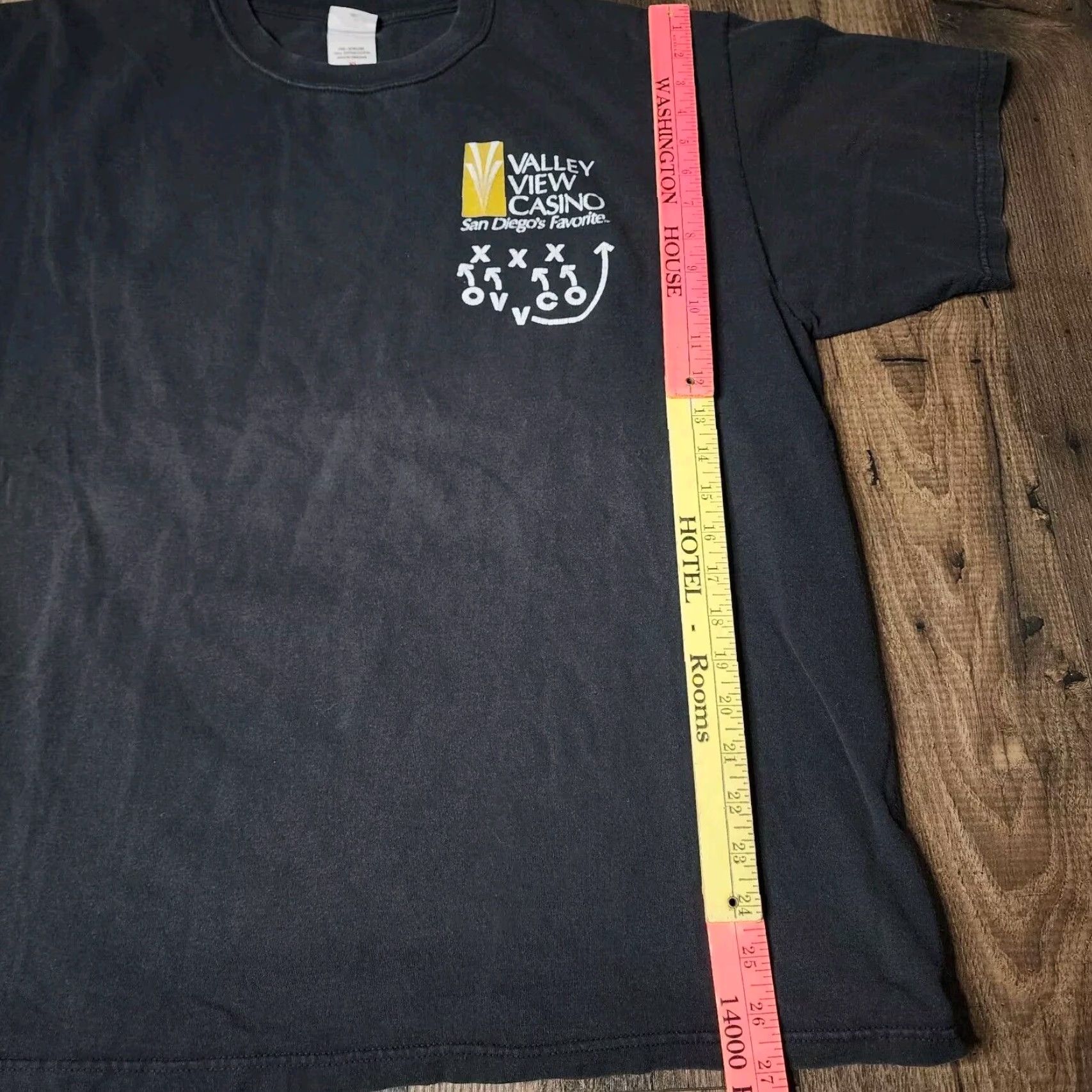 Anvil VINTAGE Anvil T-Shirt Football Mens XL Valley View Casino & Hotel CA Black Cotton Logo 90s Gambling Graphic Print Short Sleeve Crew Neck Size US XL / EU 56 / 4 - 3 Thumbnail