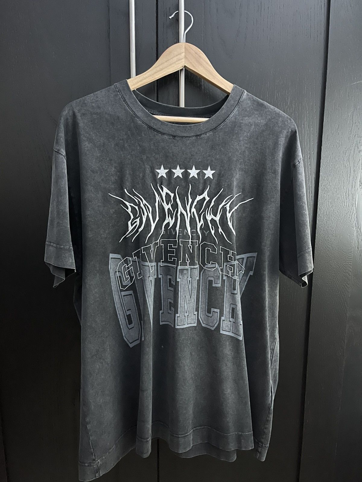 Givenchy Givenchy Metal Logo T Shirt Size US M / EU 48-50 / 2 - 1 Thumbnail