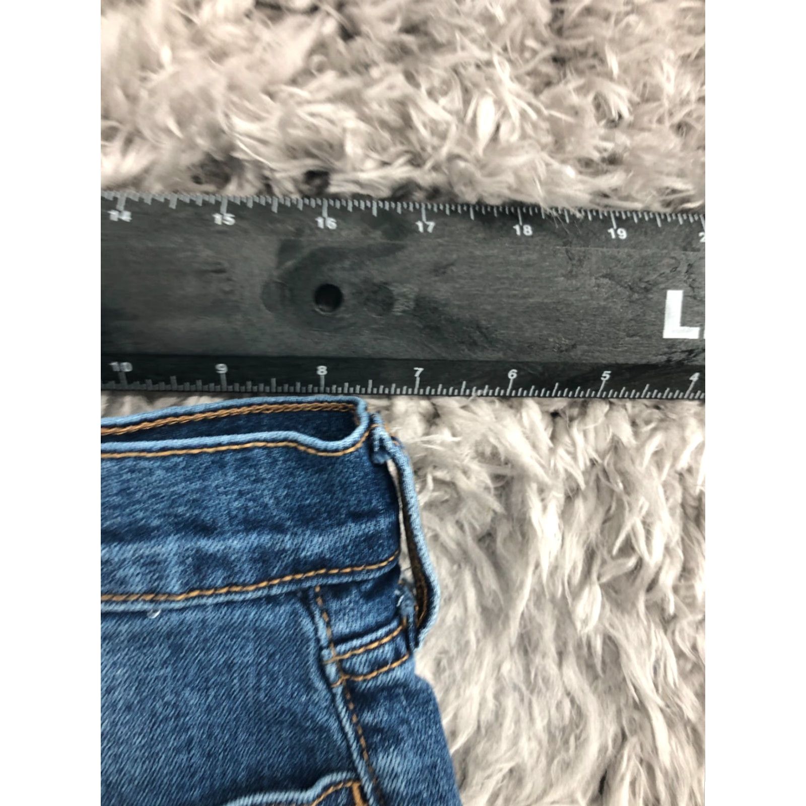 Old Navy Old Navy Boyfriend Shorts Womens Size 8 Mid Rise Medium Wash Blue Denim 5-Pocket Modern Casual Shorts Womens Size 30" / US 8 / IT 44 - 2 Thumbnail
