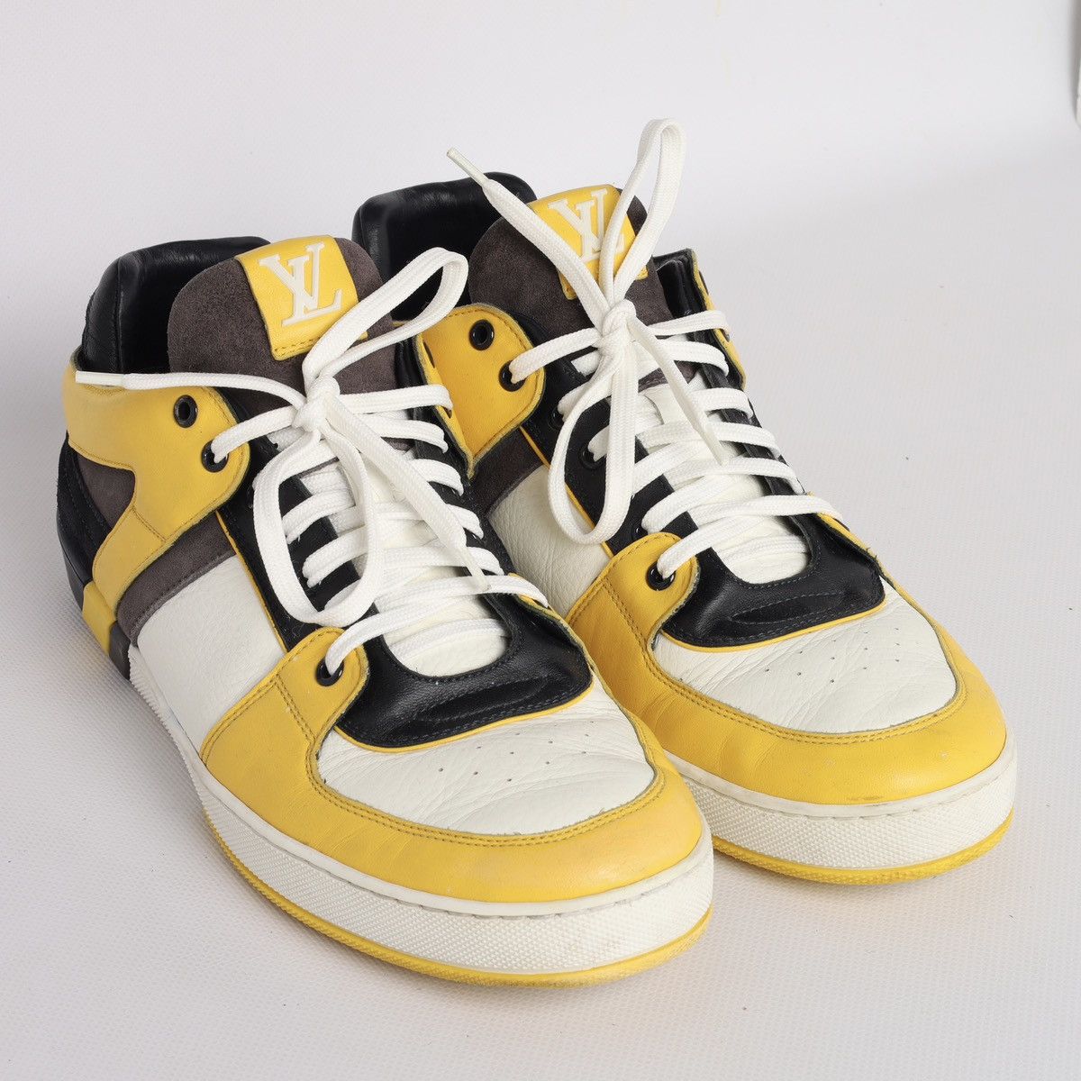 Louis Vuitton Louis Vuitton LV Trainers Yellow Black Ace Sneakers Leather Size US 9 / EU 42 - 2 Thumbnail