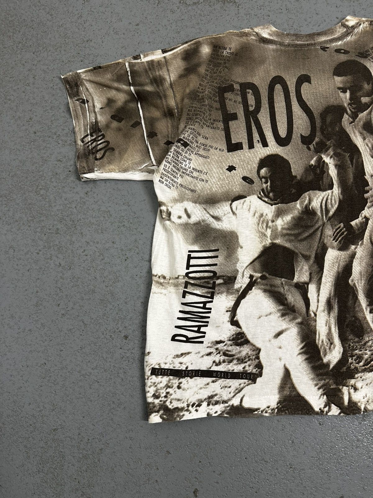 Band Tees Vintage 90s Eros Ramazzotti Overprinted T-Shirt Size US XXL / EU 58 / 5 - 12 Thumbnail