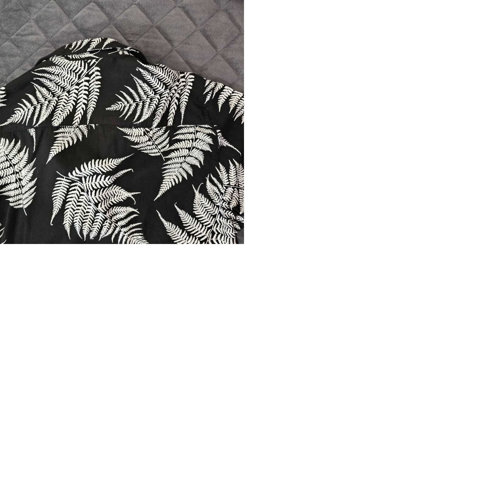 H&M H&M Button Down Shirt Black Floral Business Work Office Preppy Classic Size S Women Button-Up Chiffon Polyester Long Sleeve Collared Size S / US 4 / IT 40 - 9 Thumbnail