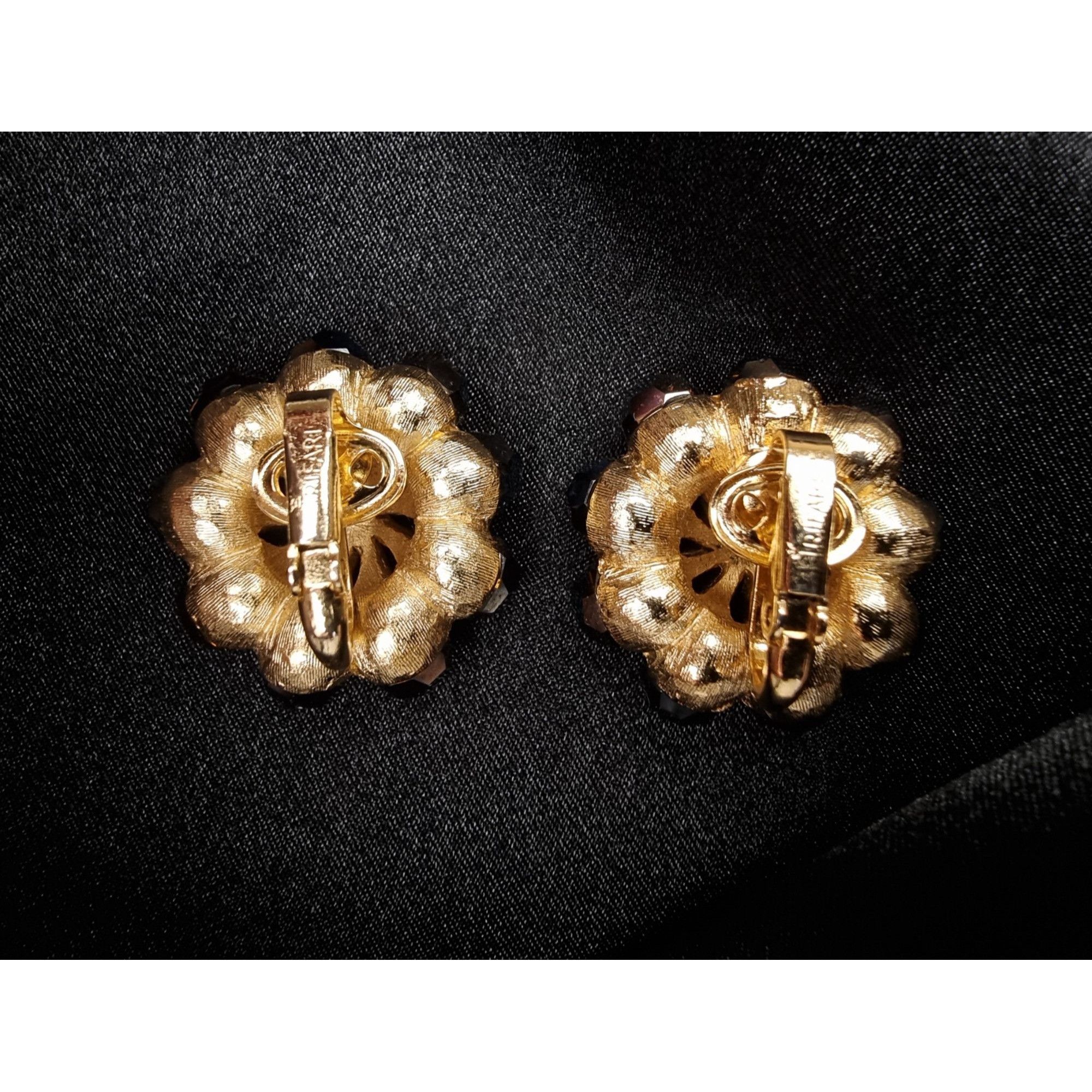 Other Vintage 1960s TRIFARI Signed Gold-Tone Clip-On Earrings With Size ONE SIZE - 5 Thumbnail