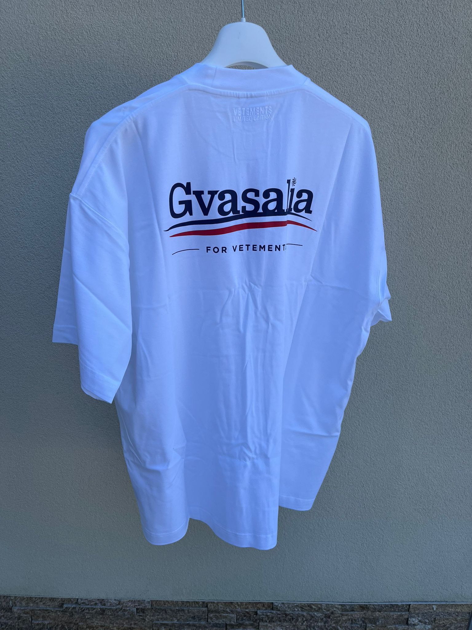 Vetements Gvasalia For Vetements Logo T-Shirt in White Size US M / EU 48-50 / 2 - 10 Thumbnail