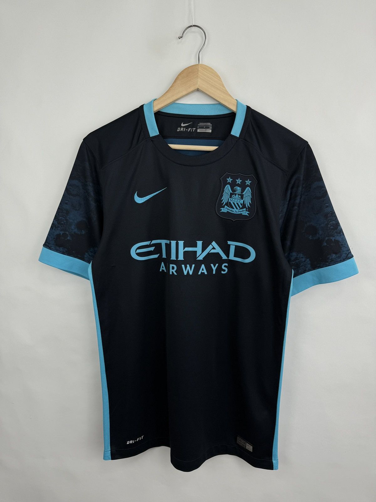 Nike 🏴󠁧󠁢󠁥󠁮󠁧󠁿 Y2K Manchester City 2015-2016 Away Soccer Jersey Etihad Size US S / EU 44-46 / 1 - 3 Thumbnail