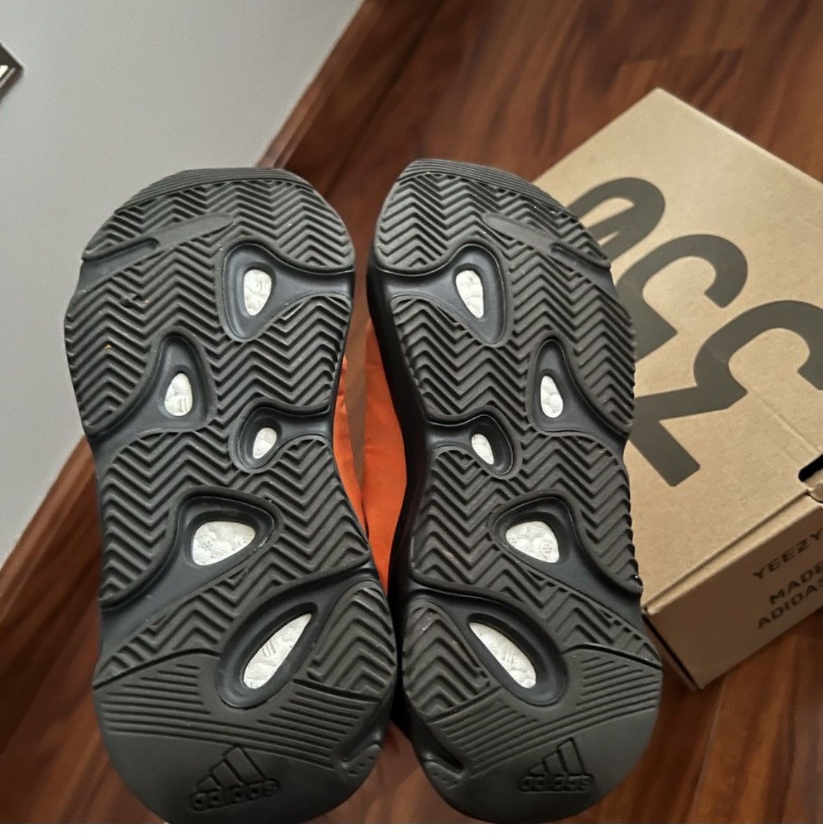 Yeezy Yeezy 700 orange Size US 6 / EU 39 - 2 Thumbnail