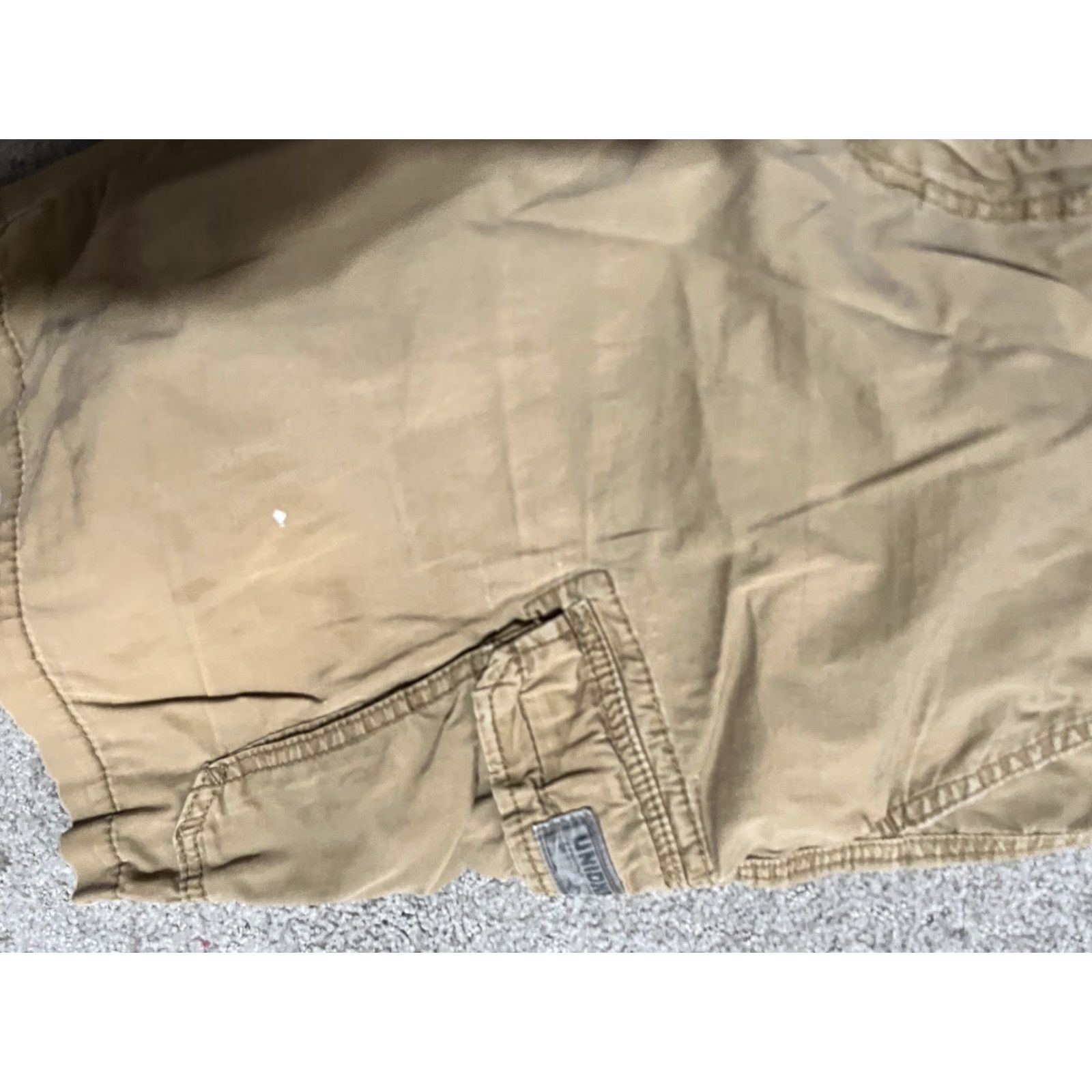 Vintage UNIONBAY Men 36 Cargo Shorts Beige Khaki Stretch Flat Front Casual 9in Inseam Regular Pocket Cargo Button Zipper 36in Waist Mens Vintage: No Size US 36 / EU 52 - 2 Thumbnail