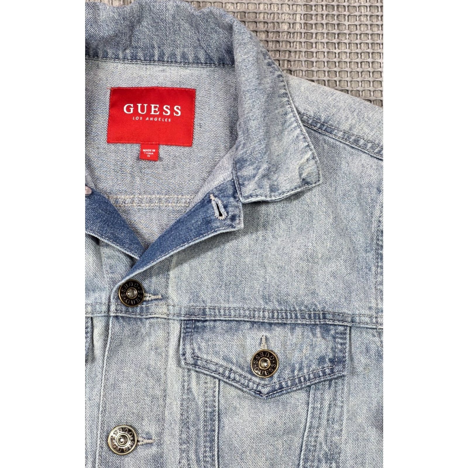 Guess GUESS Trucker Jacket Mens S Blue Denim Distressed Fade Cotton Jacket, 90s y2k, Los Angeles, Jean, Button, Logo, Embroidered, Pockets, Casual Menswear Size US 29 - 3 Thumbnail