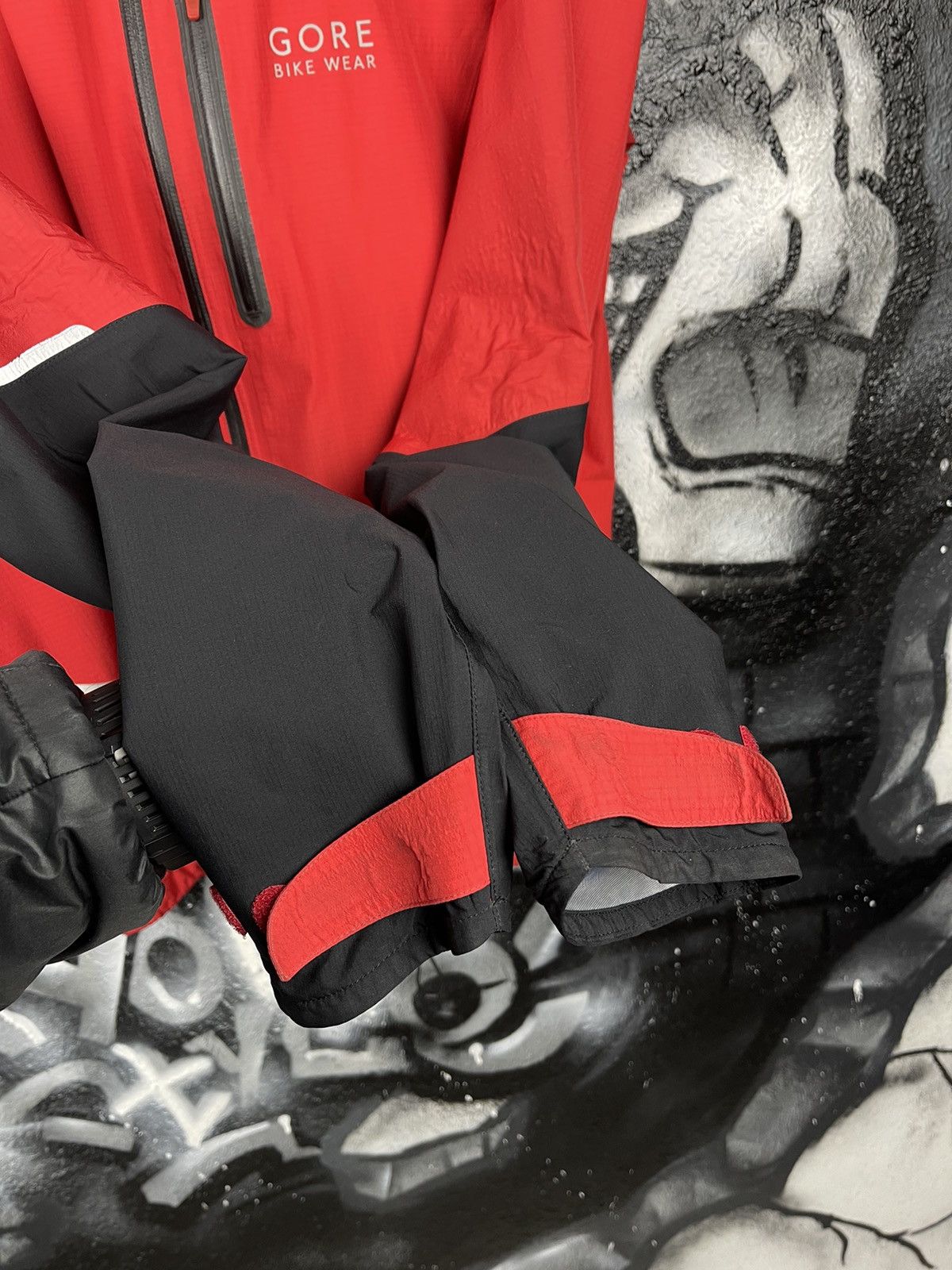 Goretex Gore Bike Wear Gore-Tex Full Zip Red/Black Active Cycling Jacket Men’s Size L Size US L / EU 52-54 / 3 - 6 Thumbnail