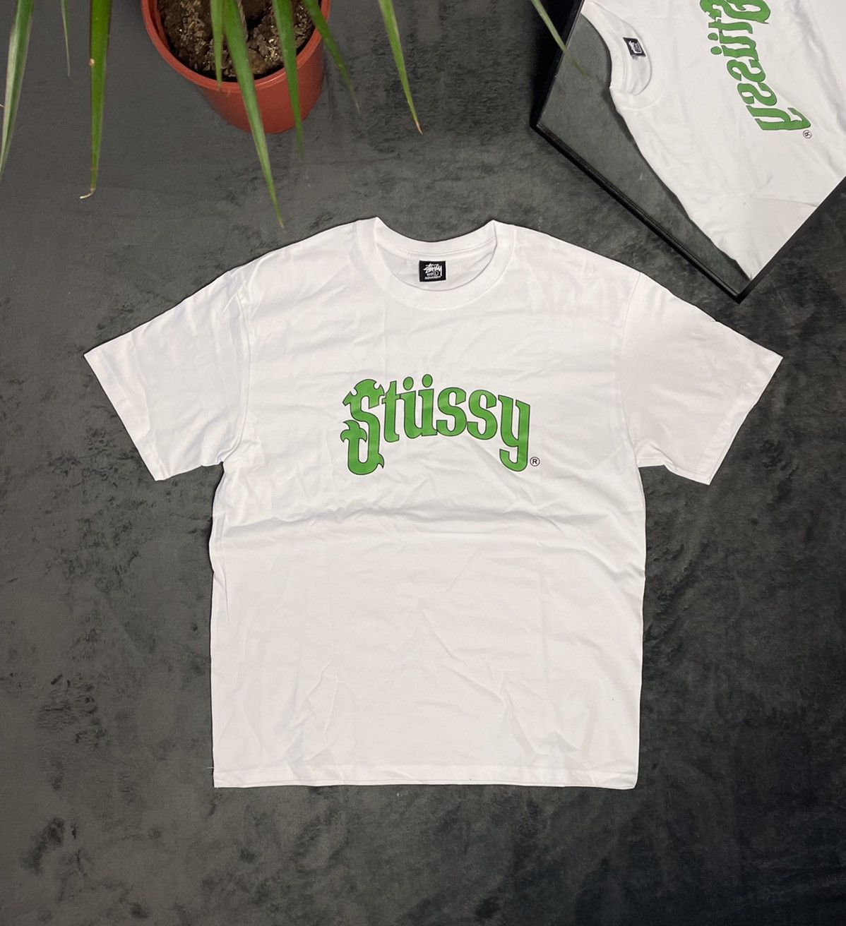 Stussy V-neck logo print T-shirt, men's size M cotton black type Vintage Second Hand