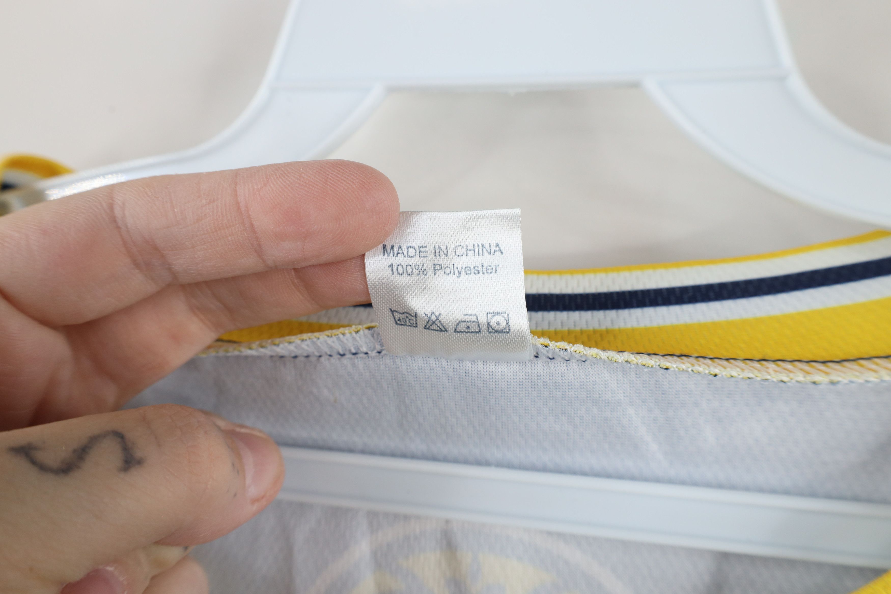 Vintage Vintage University of Michigan Basketball Jersey Blue #23 Size US L / EU 52-54 / 3 - 7 Thumbnail