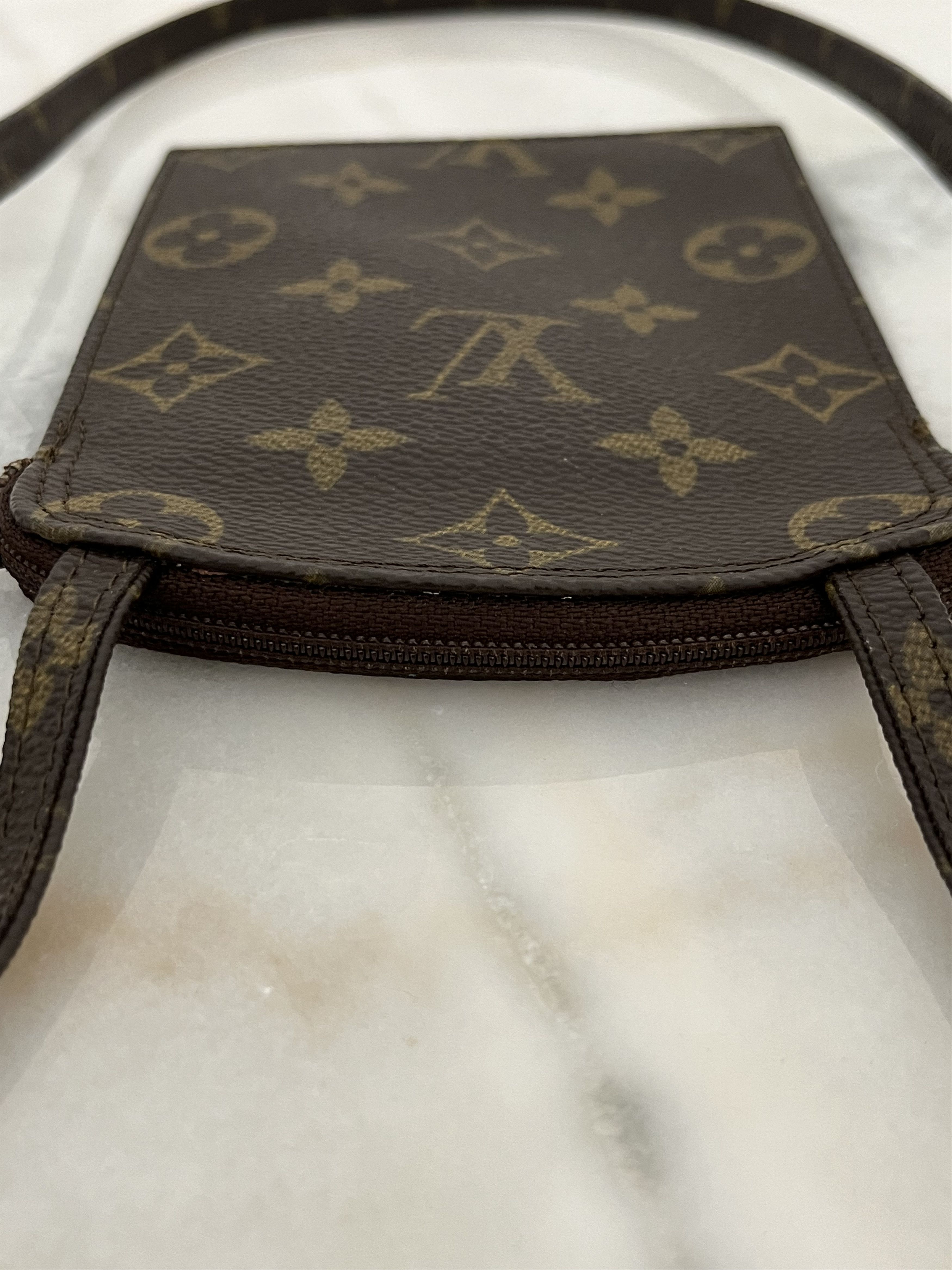 Louis Vuitton Louis Vuitton Neck Strap Card Pouch Size ONE SIZE - 7 Thumbnail