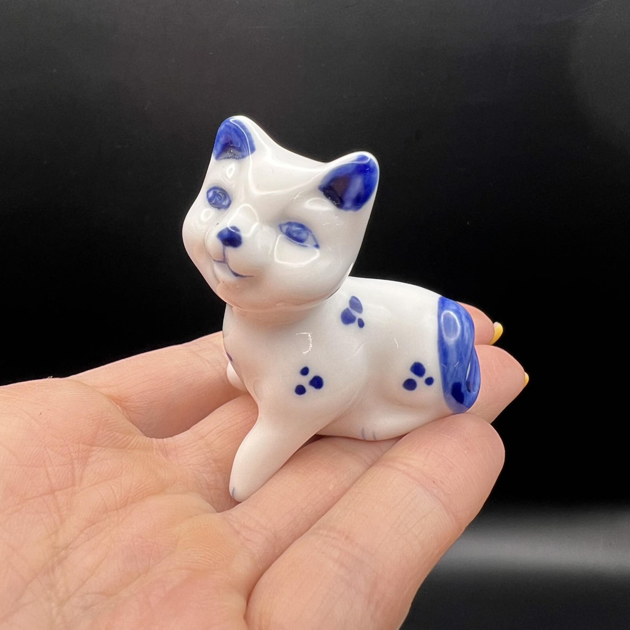 Vintage Souvenir Figure Kitty Cat on the Table Hand Painted GZHEL Size ONE SIZE - 2 Thumbnail