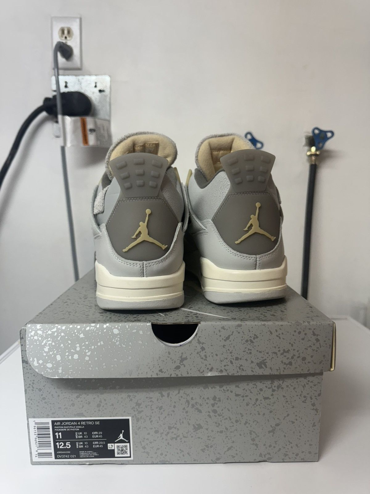Jordan Brand × Nike Jordan 4 SE Craft Photon Dust Size 11 Size US 11 / EU 44 - 6 Thumbnail