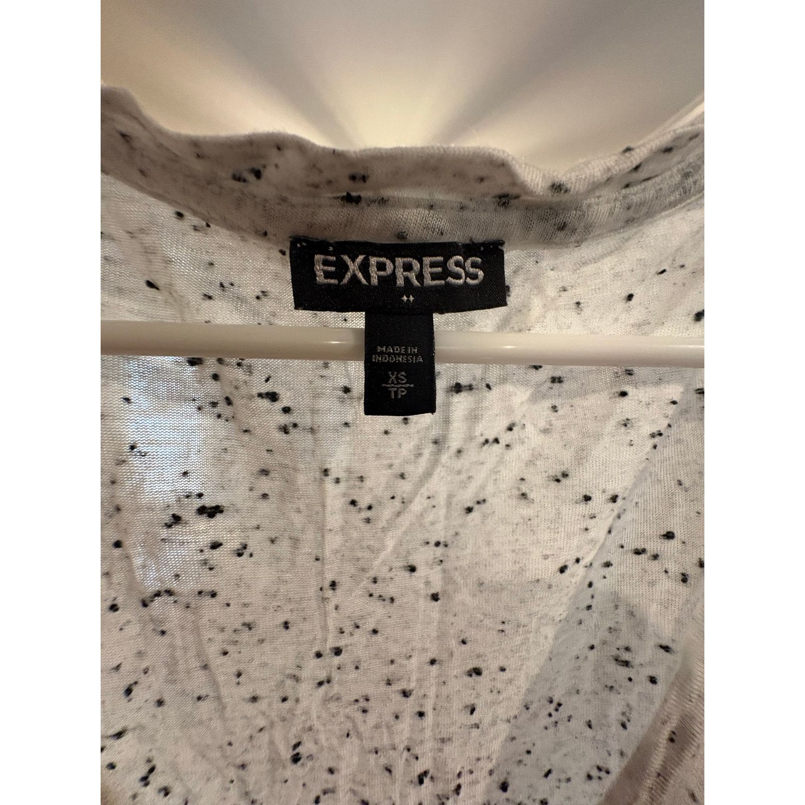 Express Express XS White Speckled V-Neck Long Sleeve Tee Lightweight Size XS / US 0-2 / IT 36-38 - 4 Thumbnail