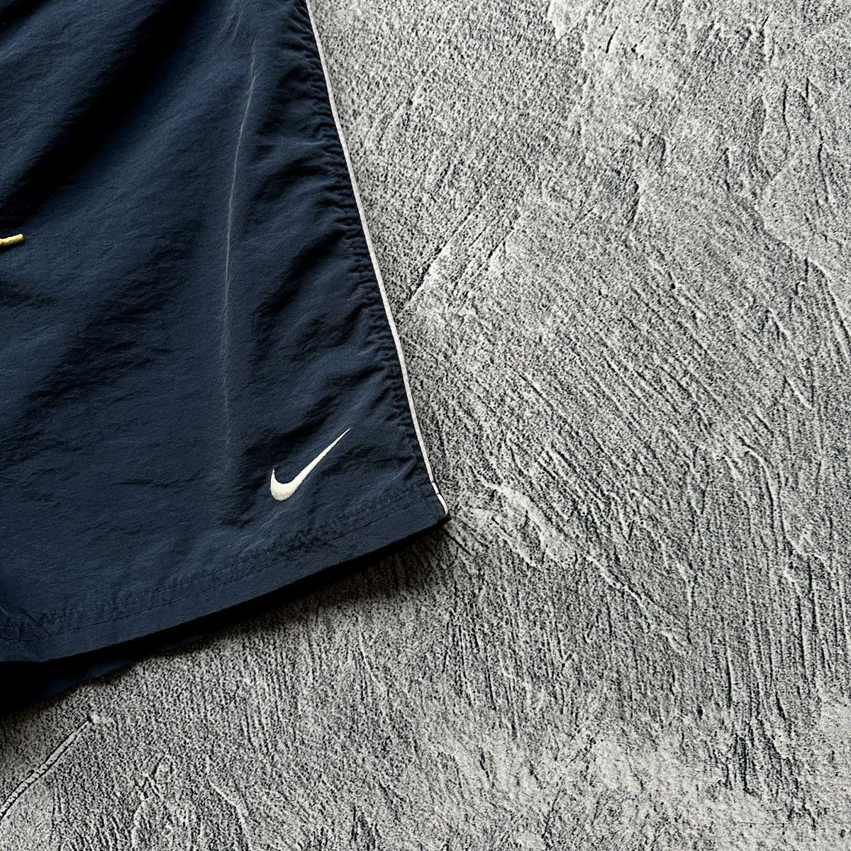 Nike × Vintage Vintage Women’s Nike Shorts Swoosh Big Logo Size: M Size 32" / US 10 / IT 46 - 4 Thumbnail