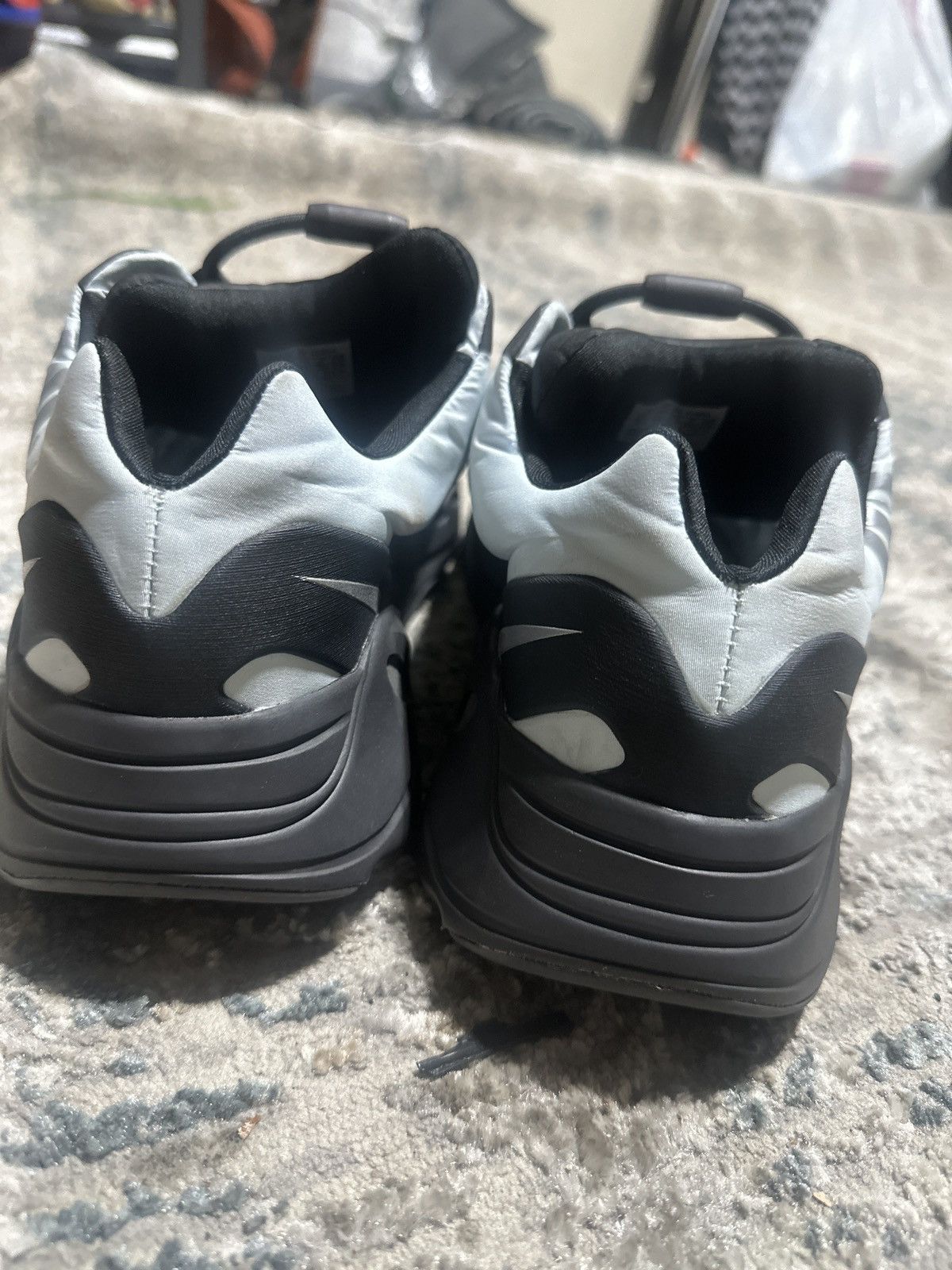 Adidas Adidas Yeezy Boost 700 MNV Size US 10.5 / EU 43-44 - 5 Thumbnail