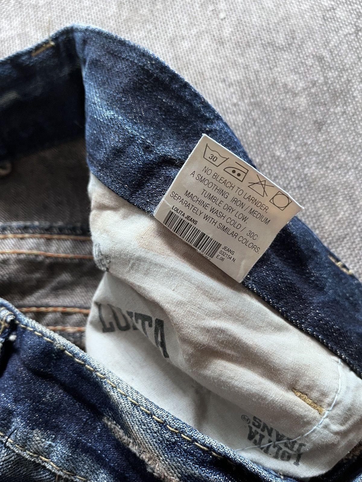 Japanese Brand yoshitomo Nara Lolita Faded Jeans Size US 31 - 15 Thumbnail