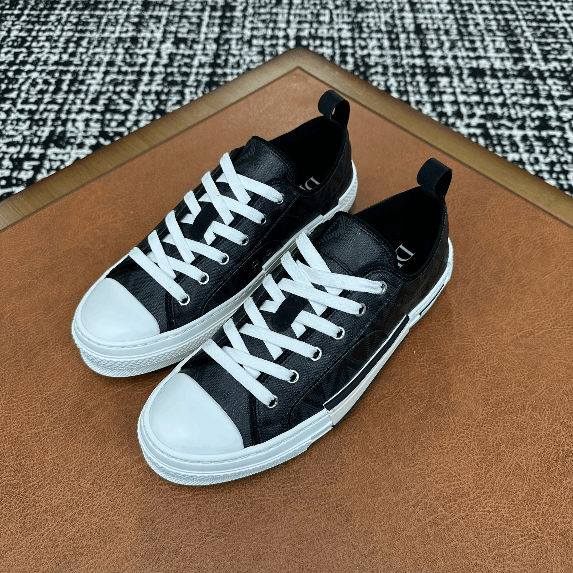 Dior Dior Leather Black Lowtop Sneakers 8 Men Size US 8 / EU 41 - 1 Thumbnail