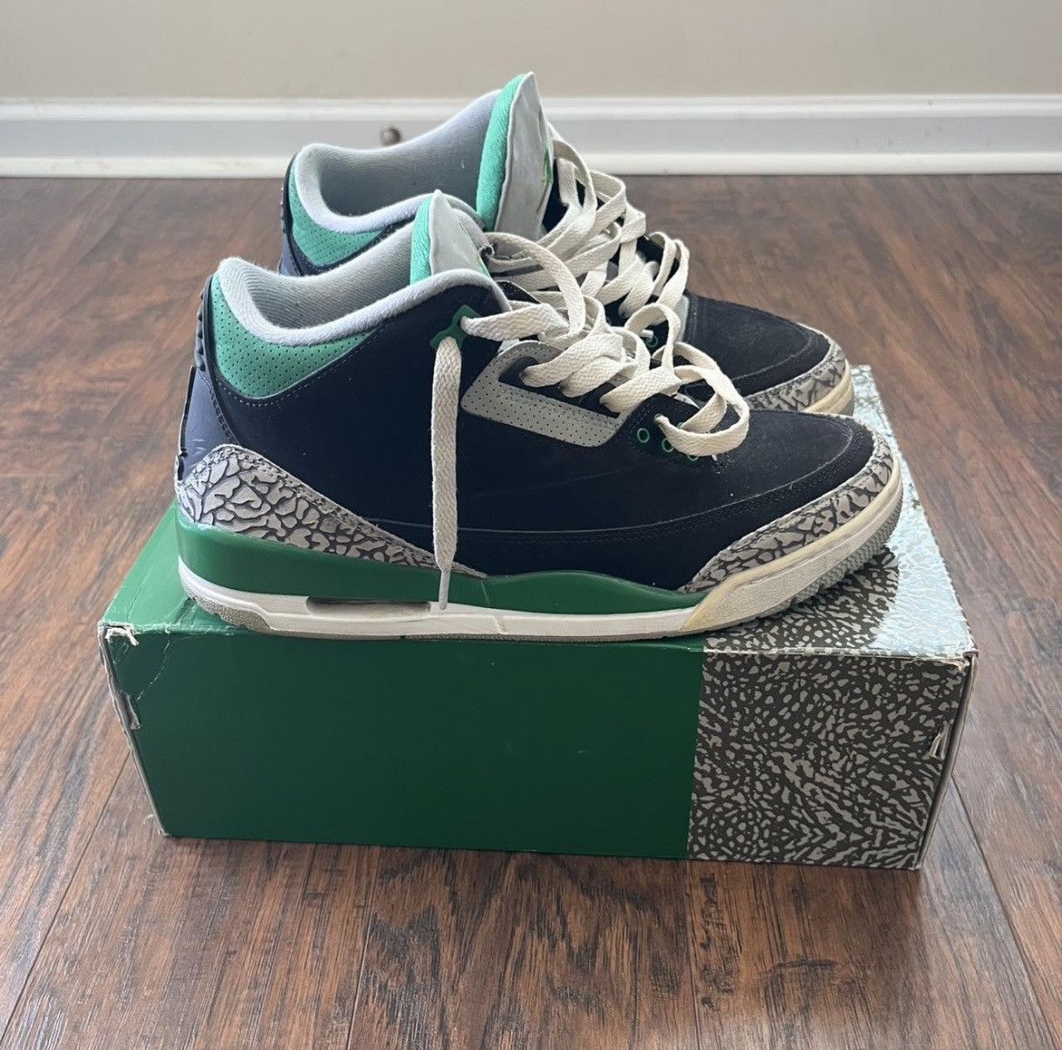 Jordan Brand Jordan 3 Pine Green Size US 10 / EU 43 - 3 Thumbnail