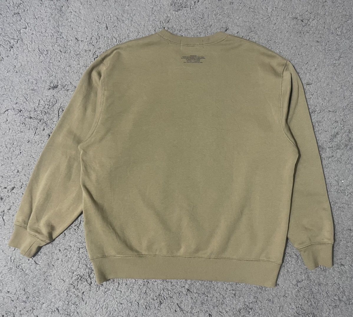 Japanese Brand × Jun Takahashi × Undercover UNDERCOVER FREEDOM x GU FLOWER GRAPHIC SWEATSHIRT Size US XL / EU 56 / 4 - 3 Thumbnail