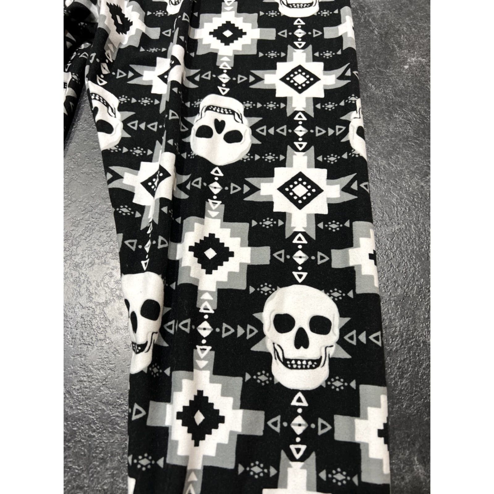 Vintage No Boundaries Women's Leggings Capri High Waist Skull Print Cotton Blend Large 11-13 Black Size 36" / US 14 / IT 50 - 5 Thumbnail