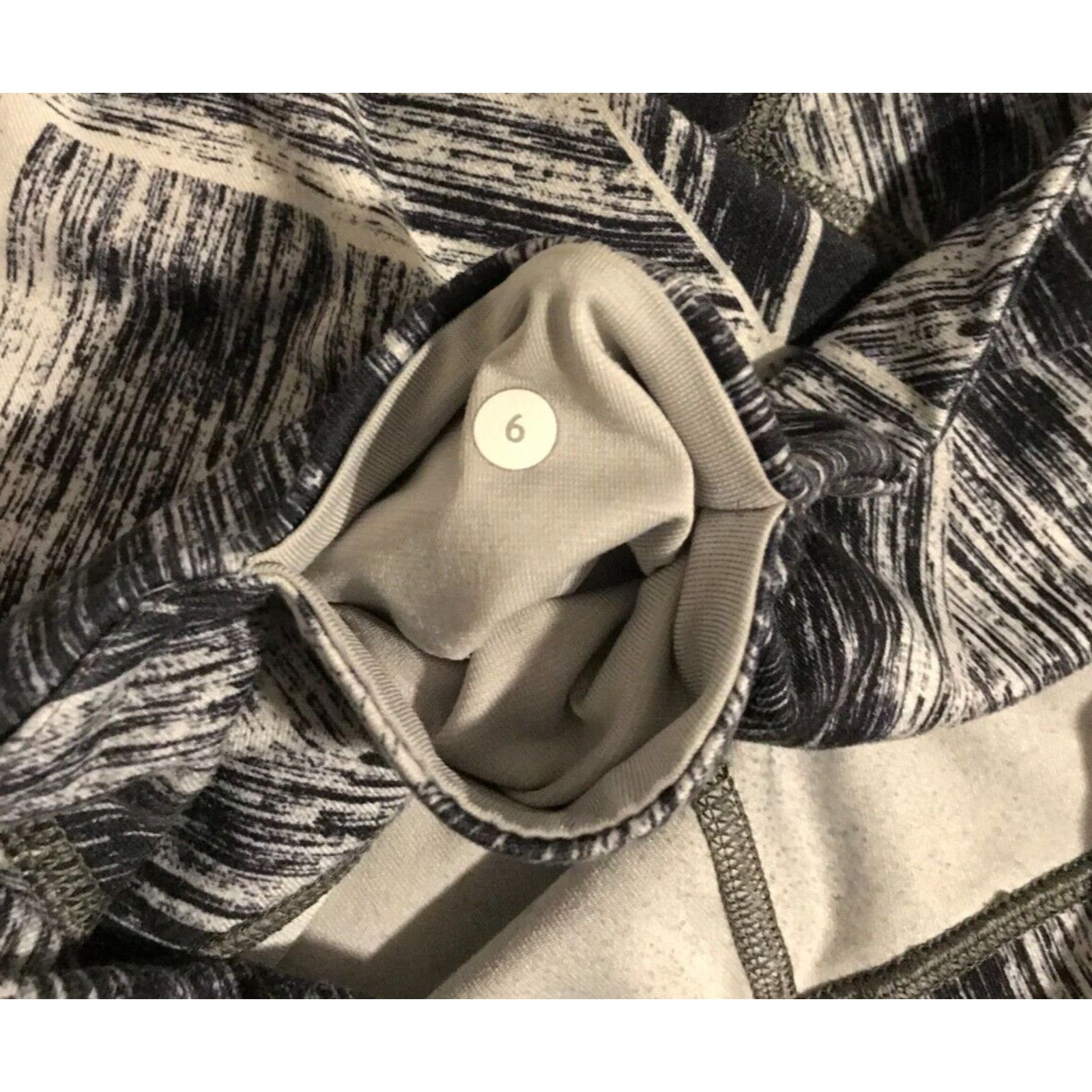 Lululemon Lululemon Wunder Under Crop II Full-On Luon Heat Wave Size 28" / US 6 / IT 42 - 4 Thumbnail