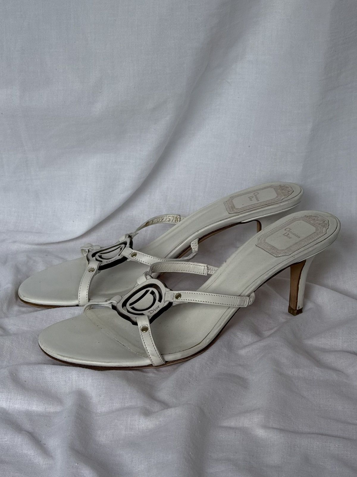 Dior Christian Dior White Leather Mules Sandals Size US 7.5 / IT 37.5 - 2 Thumbnail